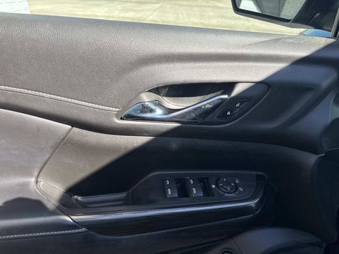 Used 2019 GMC Acadia SLT w/ LPO, Black Accent Package image 19