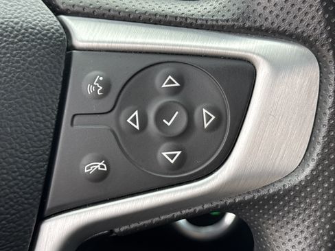 Used 2024 GMC Terrain SLE image 30