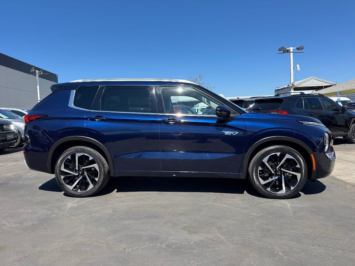 Used 2023 Mitsubishi Outlander SEL AWD/4WD image 7