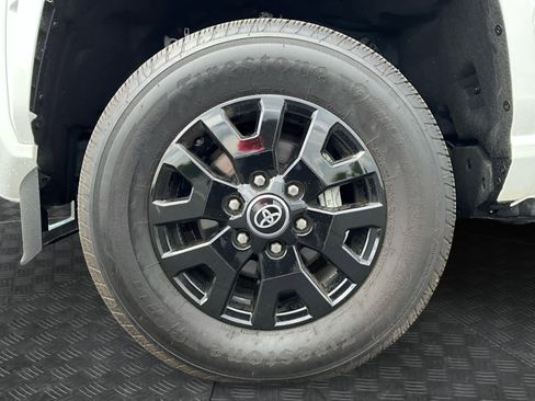 Used 2025 Toyota Tacoma SR5 w/ SR5 Upgrade Package AWD/4WD image 16