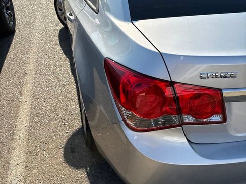 Used 2016 Chevrolet Cruze LS FWD image 10