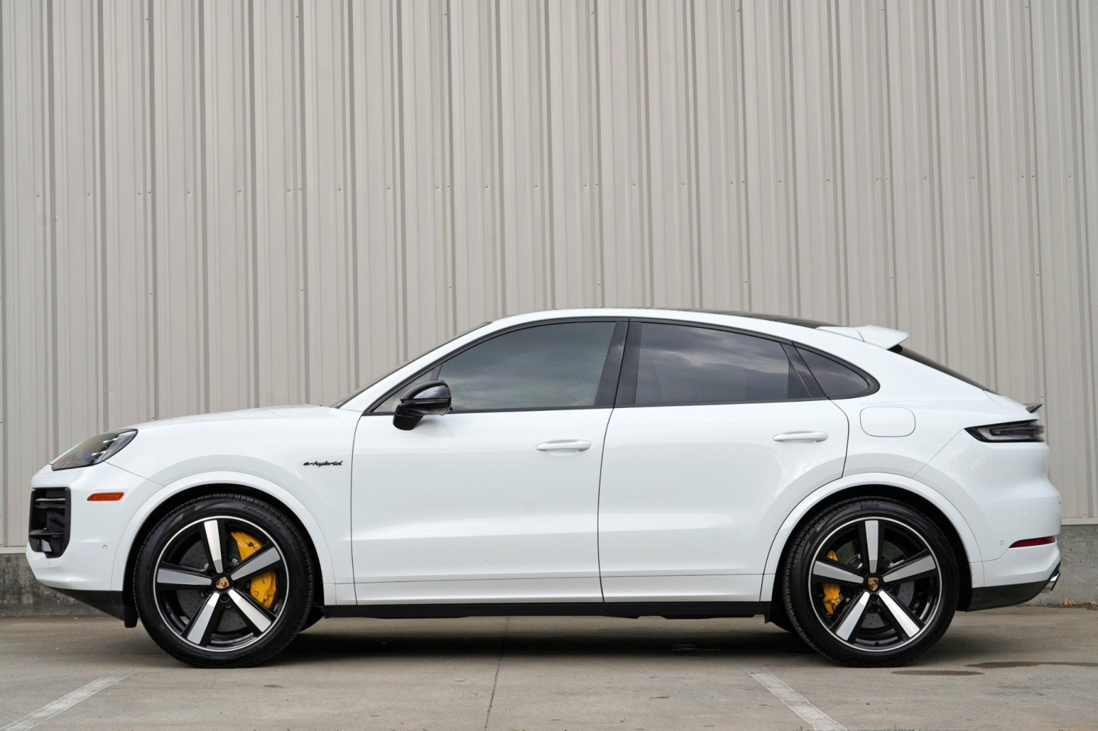 Used 2024 Porsche Cayenne Turbo AWD/4WD image 9