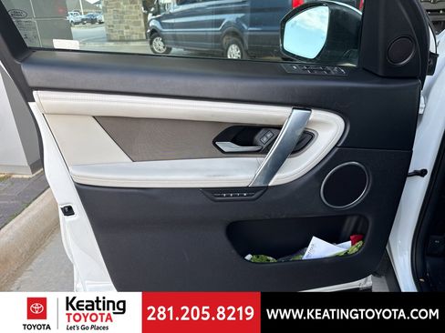 Used 2020 Land Rover Discovery Sport SE R-Dynamic image 9