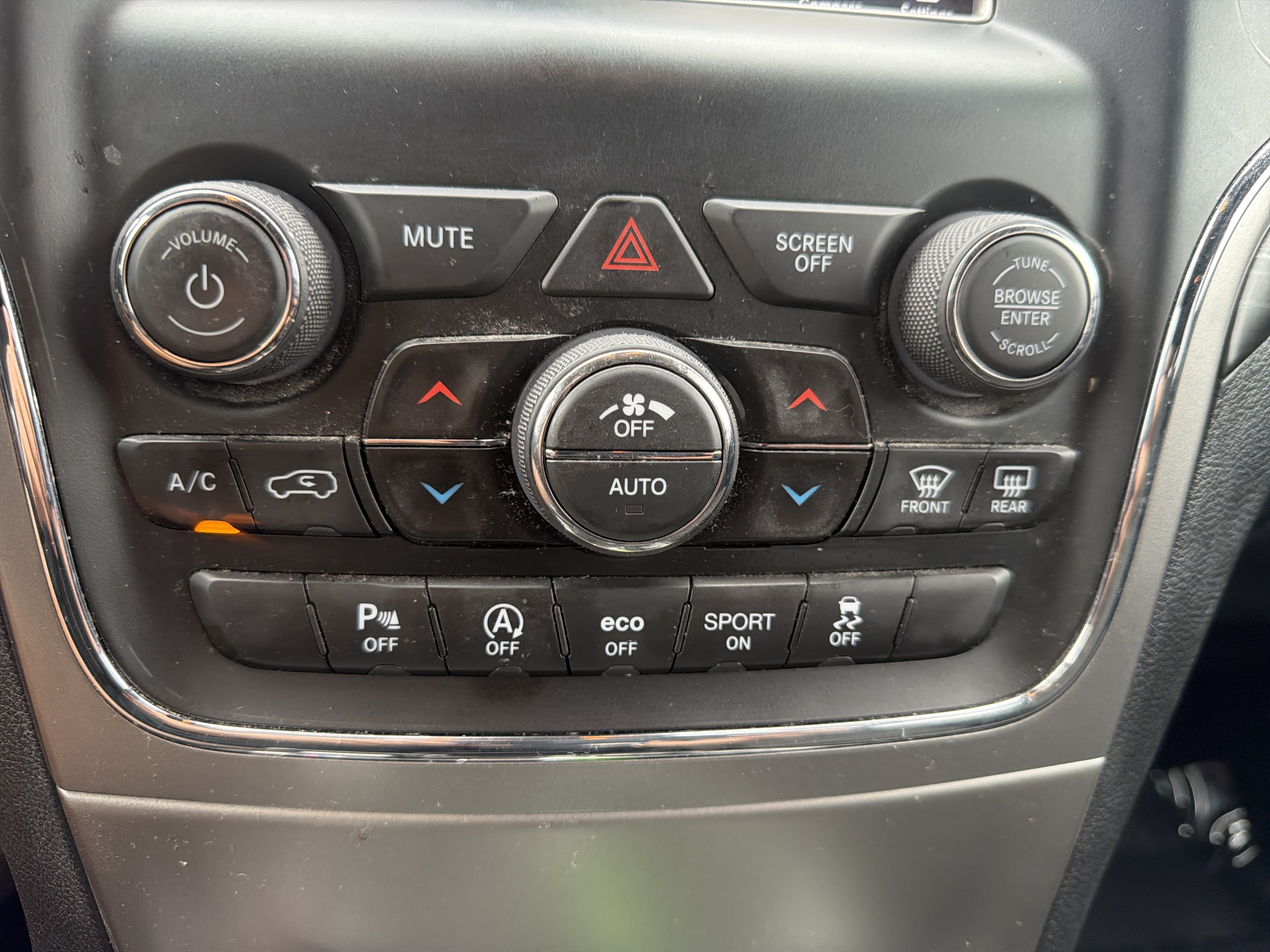 Used 2020 Jeep Grand Cherokee Laredo AWD/4WD image 28