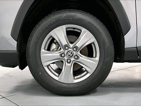 Used 2025 Toyota RAV4 XLE FWD image 10