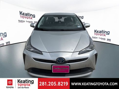 Used 2020 Toyota Prius LE FWD image 2