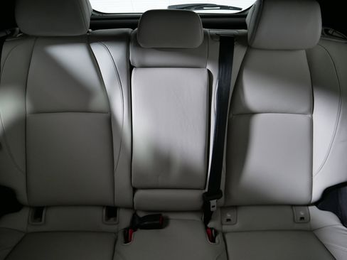 Used 2020 MAZDA MAZDA3 Hatchback FWD image 13