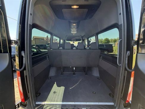 Used 2025 Mercedes-Benz Sprinter 2500 image 21