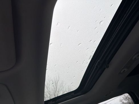 Used 2016 Chevrolet Traverse LT w/ Style and Technology Package image 20