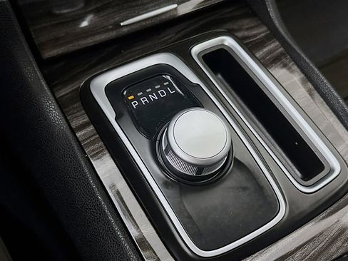 Used 2015 Chrysler 300 Limited w/ Driver Convenience Group image 19