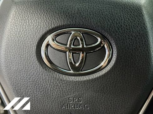 Used 2021 Toyota Venza LE w/ Carpet Mat Package (TMS) AWD/4WD image 32
