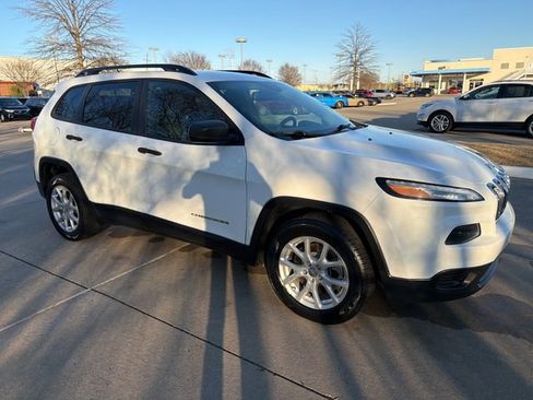 Used 2016 Jeep Cherokee Sport image 7