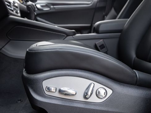 Certified 2026 Porsche Macan AWD/4WD image 21