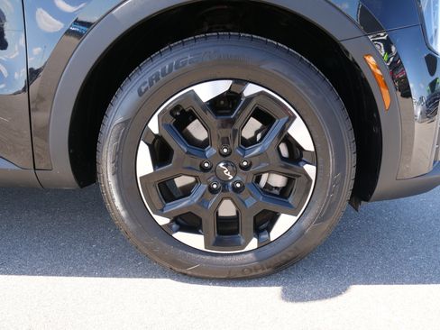 Certified 2024 Kia Sorento S image 10