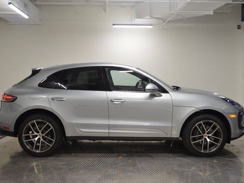 Certified 2025 Porsche Macan image 8