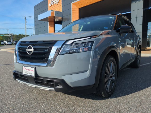 Used 2024 Nissan Pathfinder SL w/ SL Premium Package AWD/4WD image 8