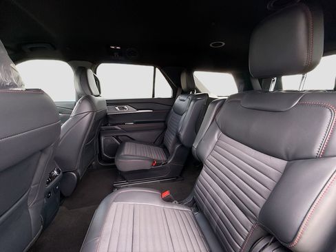 New 2026 Ford Explorer ST-Line w/ ST-Line Street Pack RWD image 32
