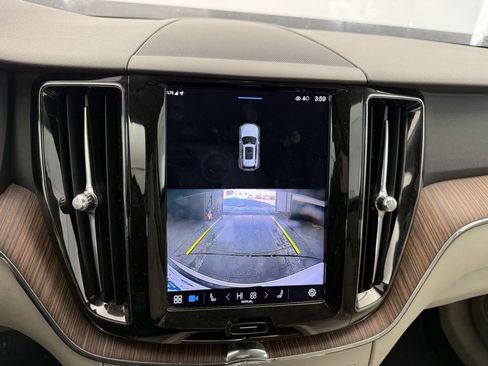 Used 2022 Volvo XC60 B5 Momentum image 30
