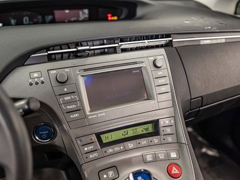 Used 2015 Toyota Prius Three image 25