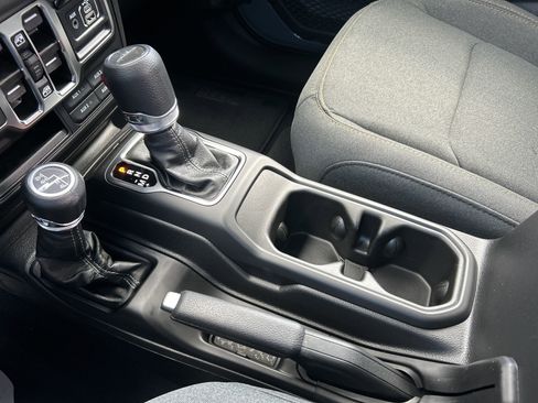 New 2025 Jeep Gladiator Sport image 36