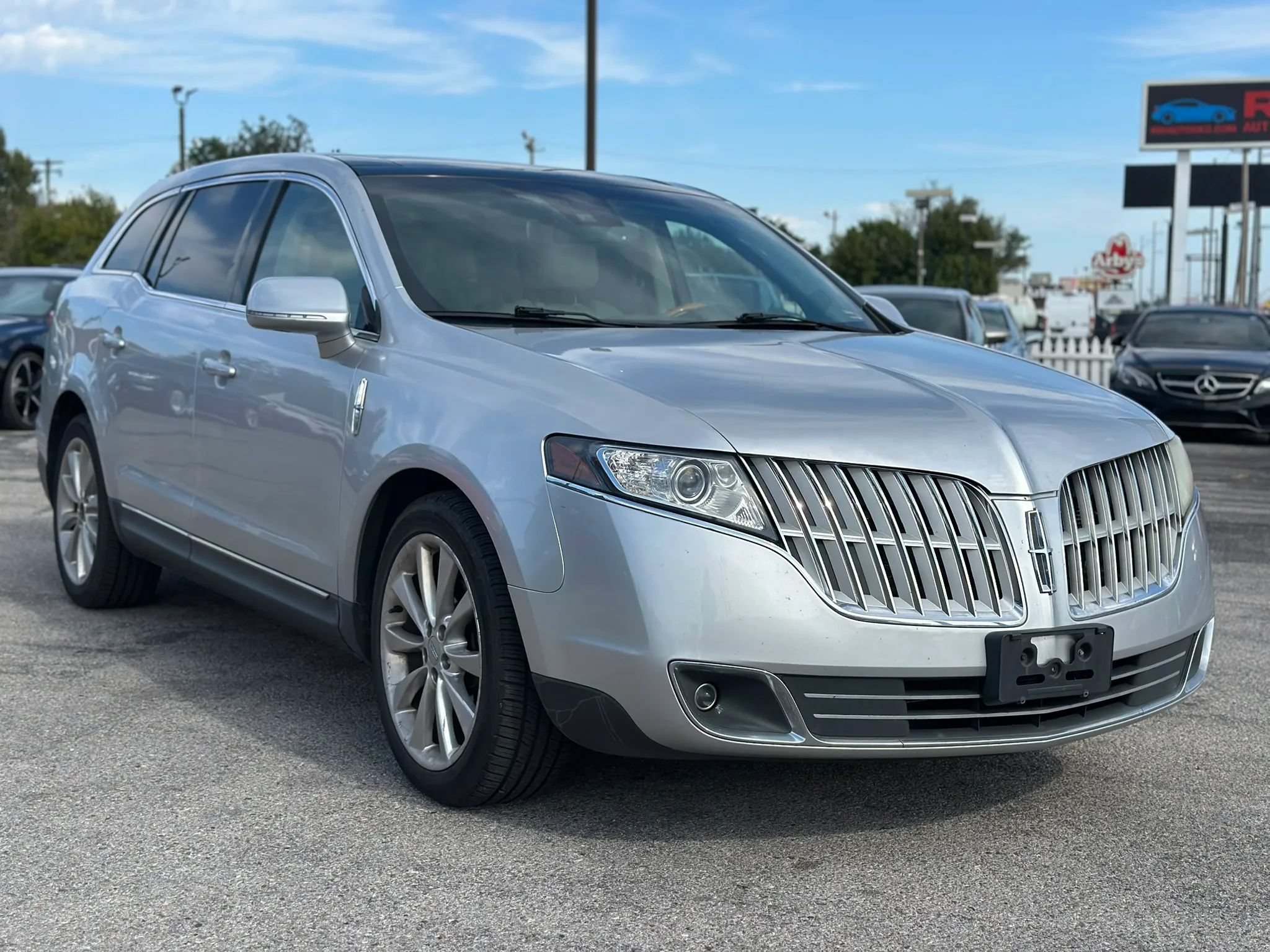 Used 2012 Lincoln MKT AWD image 4