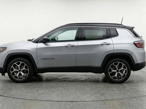 Used 2025 Jeep Compass Limited image 5