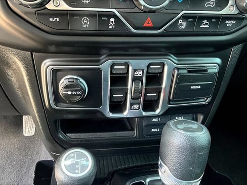 Used 2021 Jeep Wrangler Unlimited Sport AWD/4WD image 25