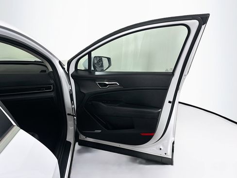 Used 2025 Kia Sportage LX image 31