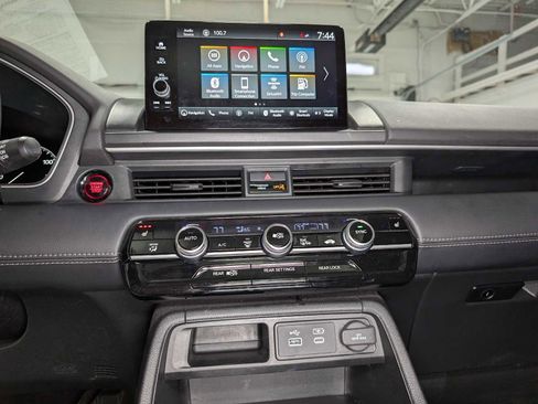 Used 2024 Honda Pilot Touring image 34