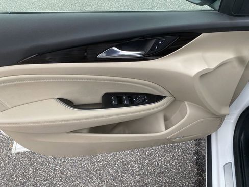 Used 2019 Buick Regal Essence w/ Driver Confidence Package I image 11