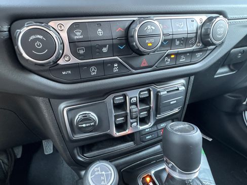 New 2026 Jeep Gladiator Sport AWD/4WD image 30