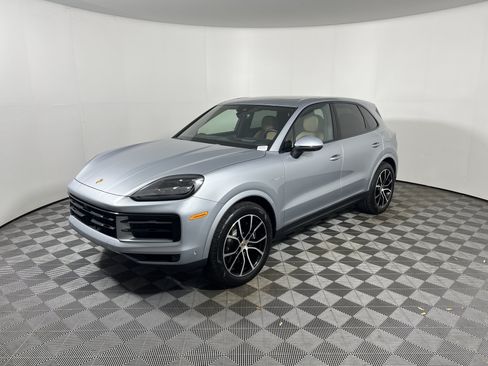 Certified 2026 Porsche Cayenne E-Hybrid AWD/4WD image 11