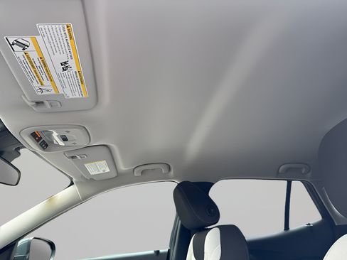Used 2025 Chevrolet Trax LS w/ LS Convenience Package FWD image 28