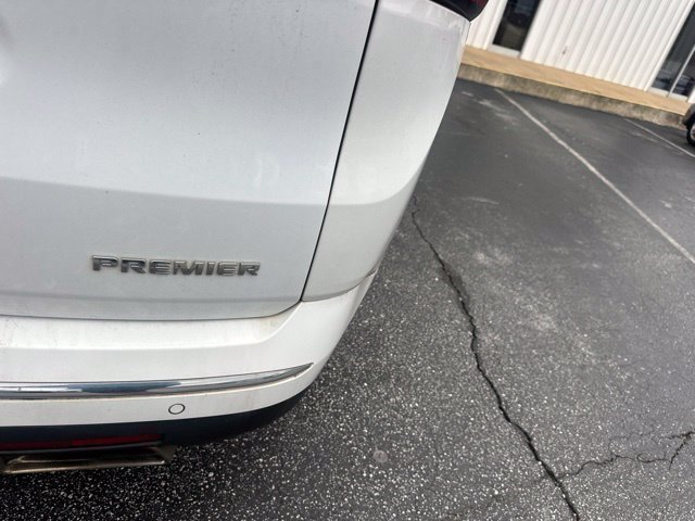 Used 2023 Chevrolet Traverse Premier FWD image 18