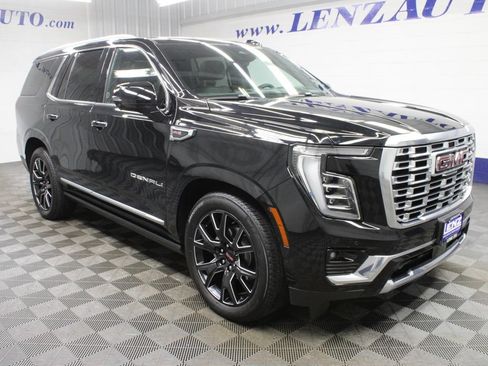 Used 2025 GMC Yukon Denali w/ Denali Reserve Package AWD/4WD image 3