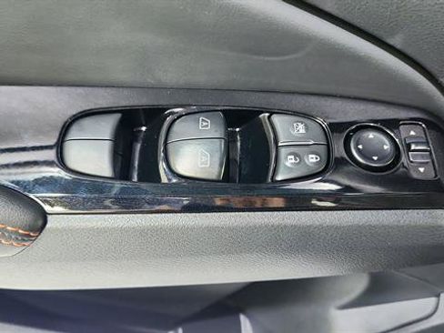 Certified 2025 Nissan Altima 2.5 SR FWD image 18