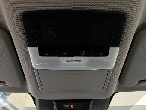 Used 2025 Nissan Rogue SV FWD image 17