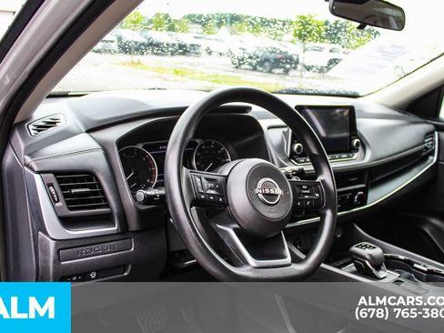 Used 2024 Nissan Rogue S FWD image 32