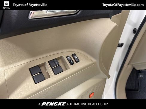 Used 2012 Toyota Highlander Limited w/ Tow Pkg image 31