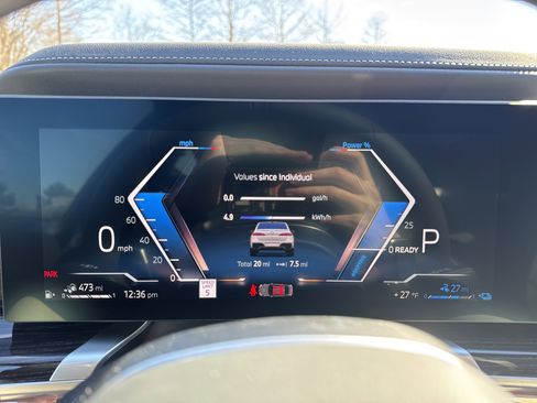 New 2026 BMW 750e xDrive w/ Executive Package image 22