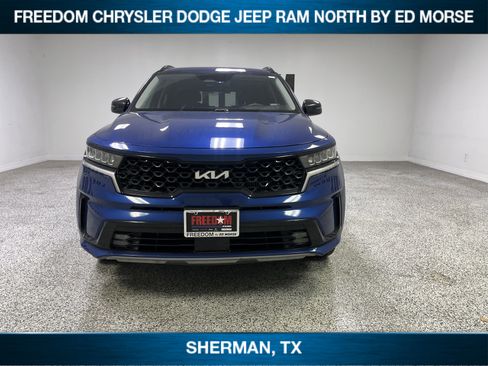 Used 2023 Kia Sorento EX image 2