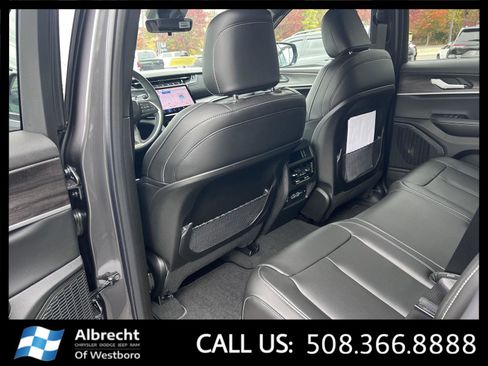 New 2025 Jeep Grand Cherokee Limited image 12