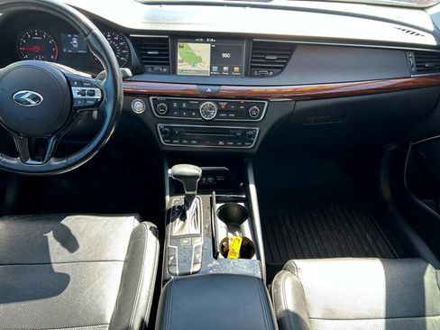 Used 2017 Kia Cadenza Premium w/ Luxury Package image 11
