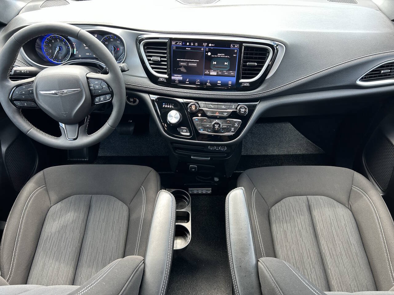 Used 2024 Chrysler Pacifica Touring FWD image 15