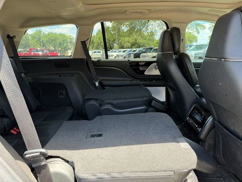 Used 2022 Lincoln Aviator Reserve w/ Equipment Group 201A AWD/4WD image 17