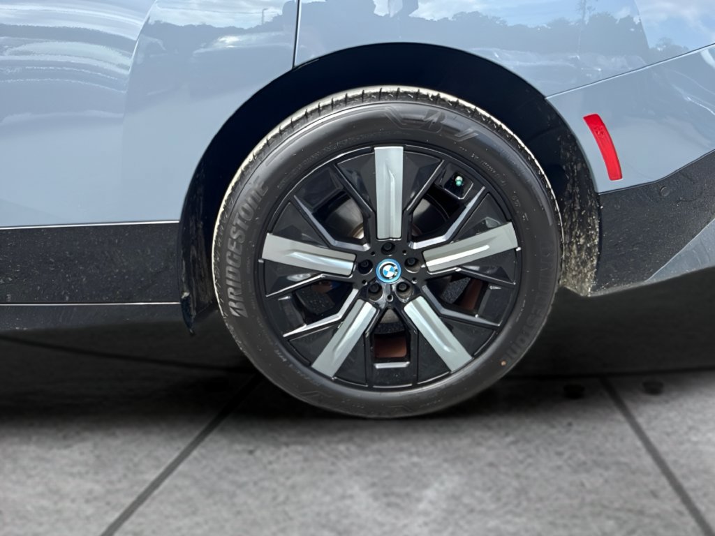 Used 2024 BMW iX xDrive50 w/ Sport Package AWD/4WD image 23
