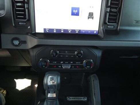 Used 2023 Ford Bronco Everglades image 31