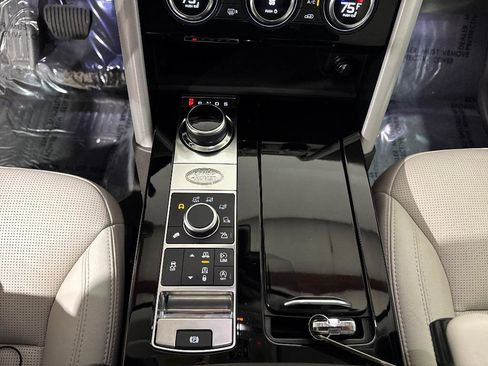 Used 2018 Land Rover Discovery HSE image 47