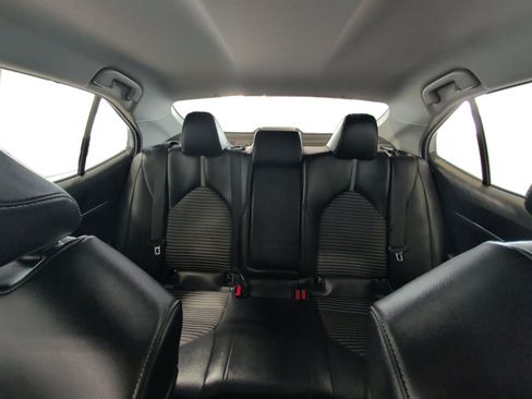 Used 2021 Toyota Camry SE FWD image 18