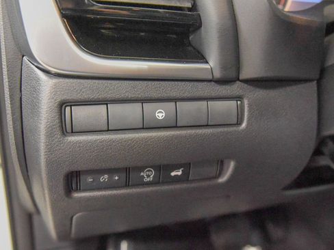 Used 2023 Nissan Rogue SL w/ SL Premium Package image 16